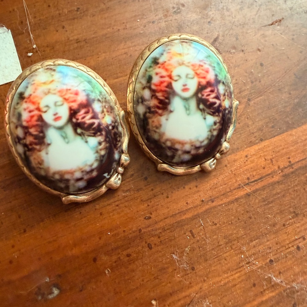 Vintage Gold Cameo Earrings